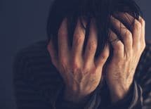 会社倒産→妻子と離別→実父自殺の"なぜ"