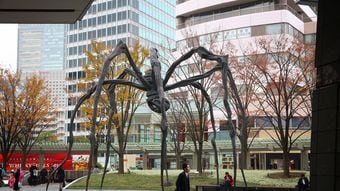 父は住み込みの英語教師と不倫を続けた…六本木ヒルズの｢蜘蛛｣を生んだ女性アーティストの壮絶すぎる幼少期