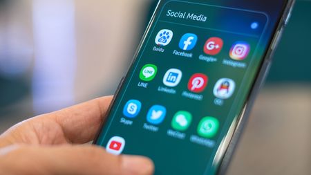 若き天才哲学者が Snsのアカウントはすぐに削除すべきだ と真剣に訴えるワケ Snsは私たちを窒息させてしまう President Online プレジデントオンライン