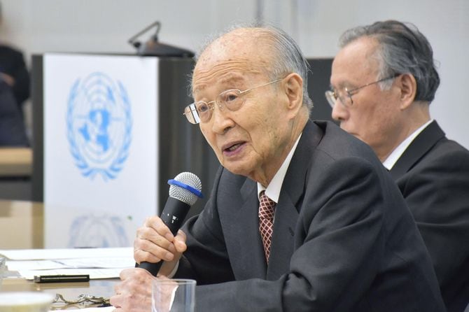 国連大学で開かれたシンポジウムで発言する明石康・元国連事務次長