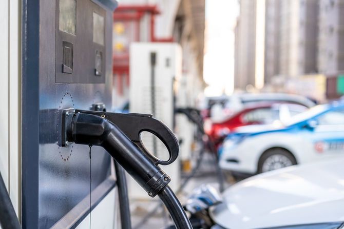 電気自動車充電ステーション