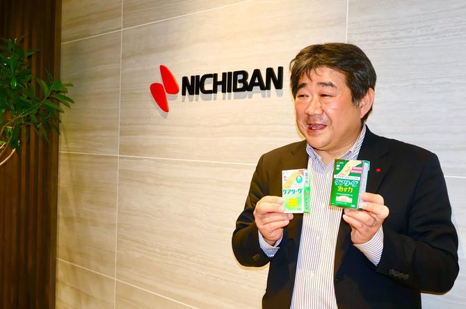 「ケアリーヴ」の発売当初から営業として関わってきたニチバンの富田英樹さん