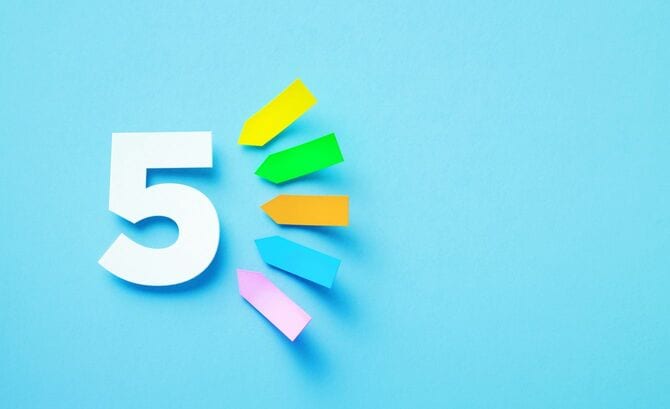5つの付箋と数字の5