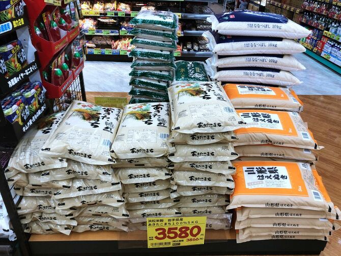 スーパーのコメ売り場
