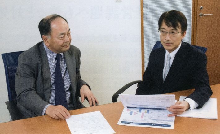 本間良輔氏と著者（2010年頃）出所＝『<a href="https://www.amazon.co.jp/exec/obidos/ASIN/4833424894/presidentjp-22" target="_blank">100兆円の不良債権をビジネスにした男</a>』