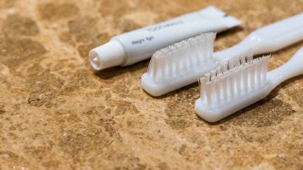 ホテルに置いてある｢硬め｣歯ブラシは要注意…歯周病と肺炎のリスクを遠ざける｢正しい口腔ケア｣の2要素