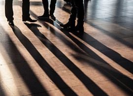 高「人件費」＆低「個人消費」直撃で崖っぷち業種10