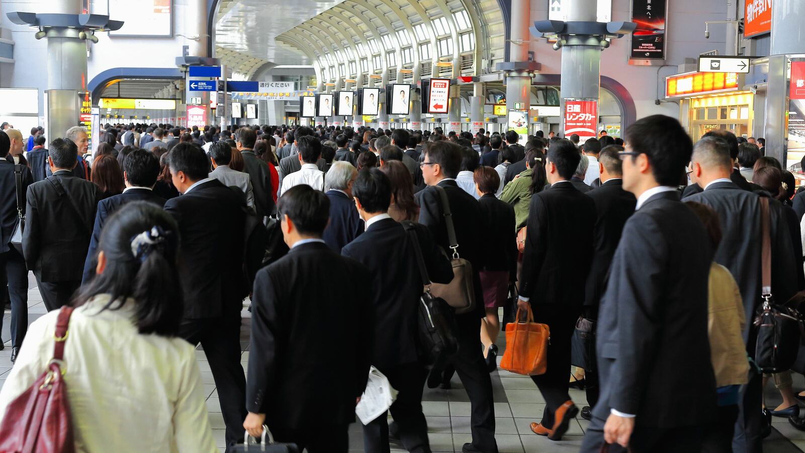 日本特有の｢通勤定期｣は廃止すべき…経済学者が｢夫は遠距離通勤､妻は主婦｣の元凶だと指摘するワケ なぜ首都圏では｢片道1時間｣の通勤が当たり前なのか