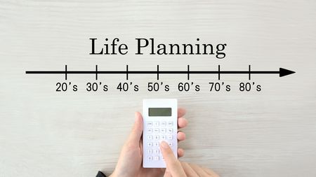 自分の価値はこの程度か 年収1600万円 500万円 希望退職に応じた 大企業出身者 の悲哀と落胆 巨額の退職金をもらった人ほど陥りやすい落とし穴とは President Online プレジデントオンライン
