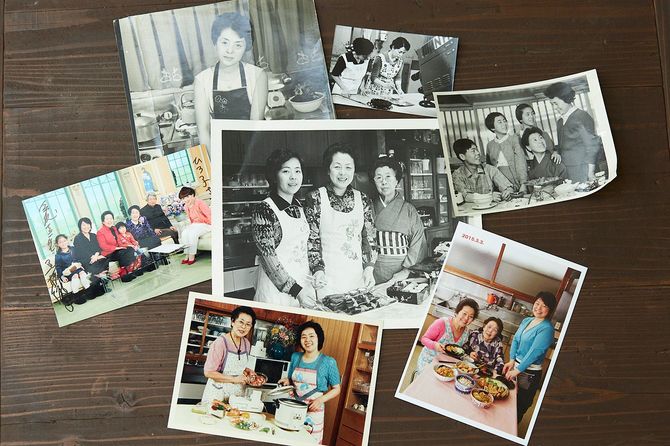 母と同じ料理家の道を選んだ、堀江ひろ子さん。母・泰子さんと一緒に仕事をする写真が多い。