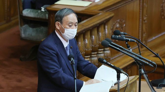 衆院本会議で所信表明演説をする菅義偉首相=10月26日午後、国会内