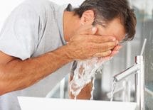 肌の老化対策は"ワセリンとニベア"で十分