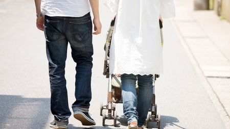 人がいるときだけ子をあやす｣0歳育児に奮闘する妻が涙ながらに明かした