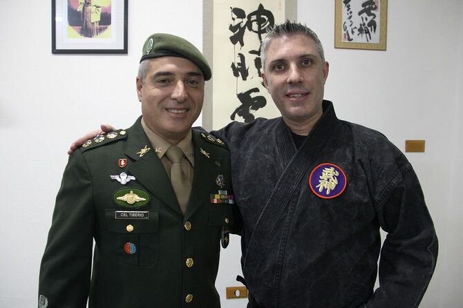 フェルナンド師範の道場にも忍術を学ぶブラジル陸軍大佐がいる。