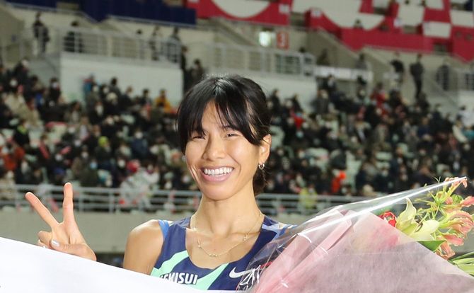 女子1万メートルで日本新記録を樹立して優勝し、東京五輪代表に決まった新谷仁美（積水化学）