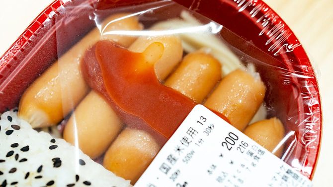 5本のウインナーが並ぶ「ウインナー弁当」