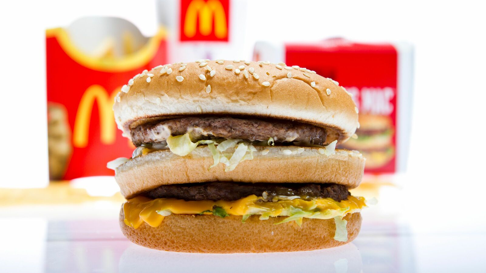 ビッグマックは日本で480円､では世界一高い国では…小学生でもわかる｢日本経済の本当の立ち位置｣ 日本人の労働の価値はどんどん低くなっている