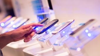 ヤフーLINE経営統合､ライザップ化の恐れあり