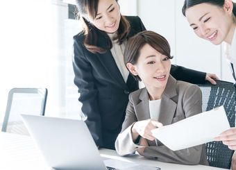 私が遭った「社内チャットいじめ」の陰湿