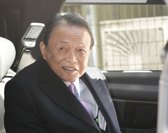 自民党の麻生副総裁 国会・資料