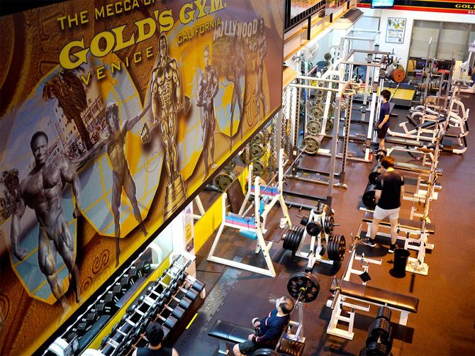 ゴールドジムは1995年7月に日本第1号店をオープンして以来、現在93店舗(フランチャイズを含む)と順調に店舗を拡大してきた。