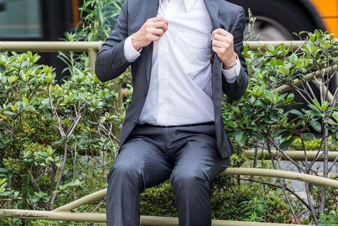 汗をかくビジネスマン