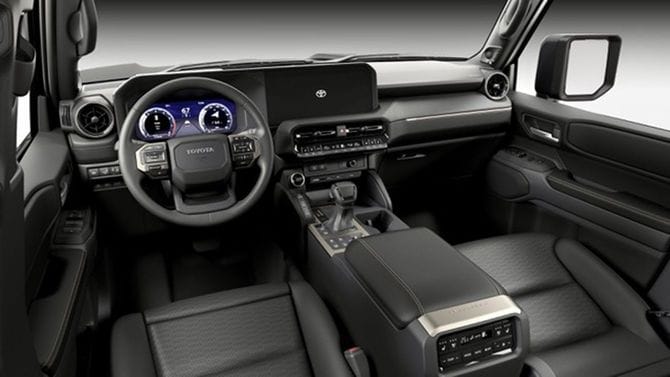 運転席に座った時に「自然に手が届く位置」に各アイテムを配置したという