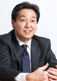 <strong>村田製作所 コンポーネント事業本部 第2コンデンサ事業部事業部長 水野健一</strong>●1960年、福井県生まれ。大阪府立大学工学部電子工学科卒。83年入社。一貫して積層セラミックコンデンサ業務に従事。2009年11月より現職。