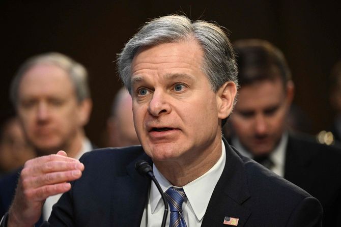 米上院情報委・公聴会で証言するクリストファー・レイFBI長官(2023年3月8日)