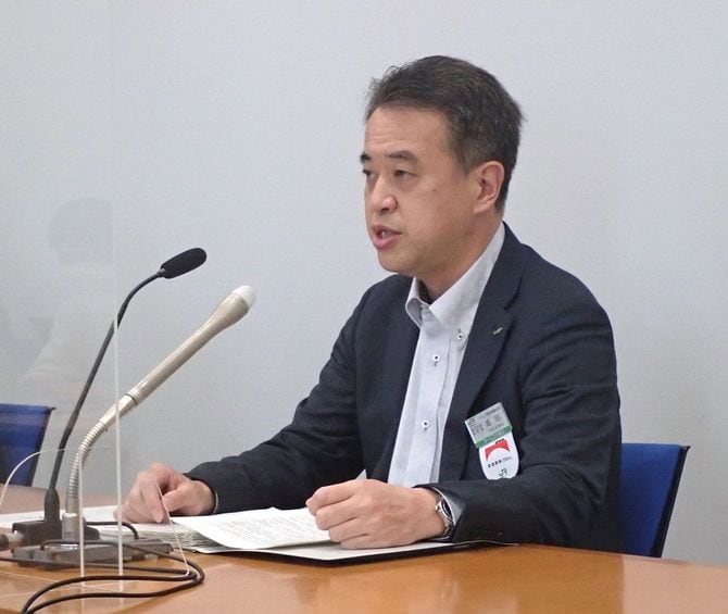 不採算のローカル鉄道の経営状況について記者会見するJR東日本の高岡崇執行役員＝2022年7月28日、東京都内