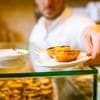 いったい何度カフェに入ったら気がすむのか…1日7回コーヒー休憩しても日本の2倍超の経済成長をしている国