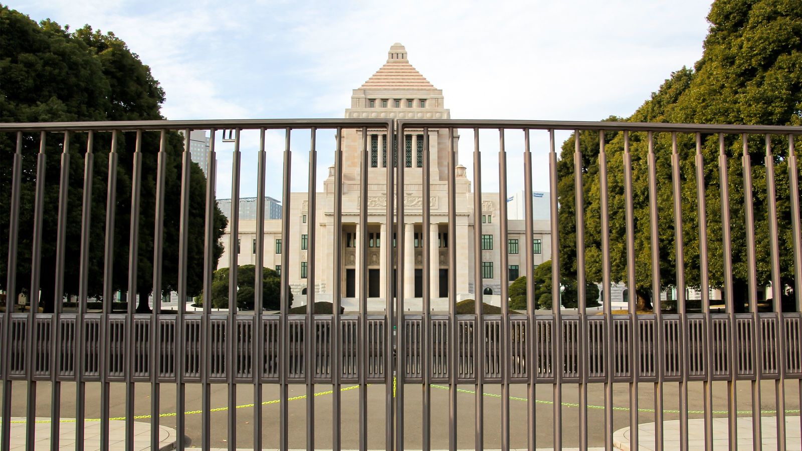 日本の政治家とマスコミは｢政治｣ではなく｢選挙ビジネス｣をしているだけ 日本の｢信頼できない｣トップ2