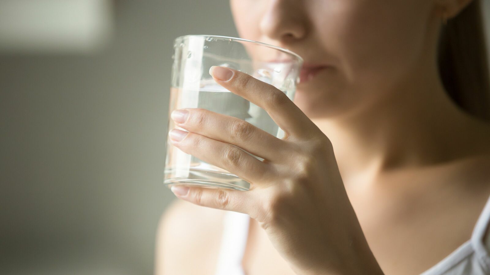 水を｢1時間に1L以上｣飲むと最悪の場合死に至る…間違った熱中症対策が引き起こす｢水中毒｣の恐さ コーヒーや緑茶を断つ必要はない