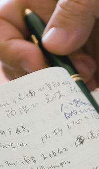 一次原稿をワープロで打ち手書きで修正を加える