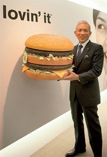 <strong>日本マクドナルド 原田泳幸社長</strong>●1948年、長崎県生まれ。東海大学工学部卒業後、日本NCRなどを経て、90年アップルコンピュータ・ジャパン入社。97年同社の日本法人社長に就任。2004年日本マクドナルドHDに副会長兼社長兼CEOとして入社。05年から同社の会長兼社長兼CEOに。