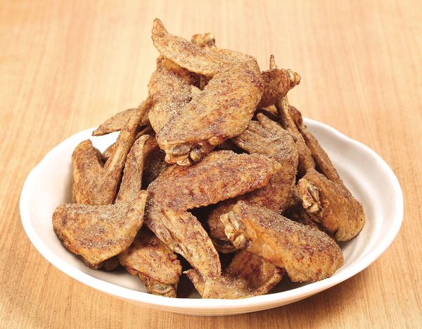 「世界の山ちゃん」一番人気の「幻の手羽先」（1人前5本、税込み528円）