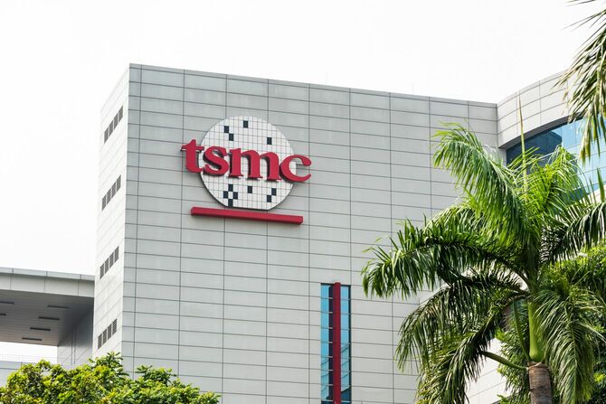 台湾の半導体製造会社（TSMC）の工場