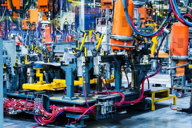 自動車工場における溶接ロボットの動き