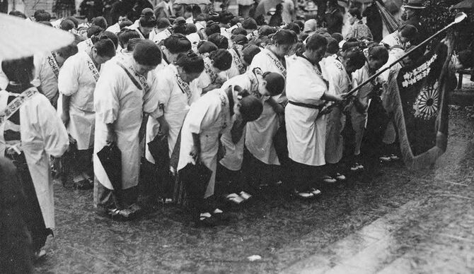 靖国神社を参拝する大日本国防婦人会の会員（1938年）