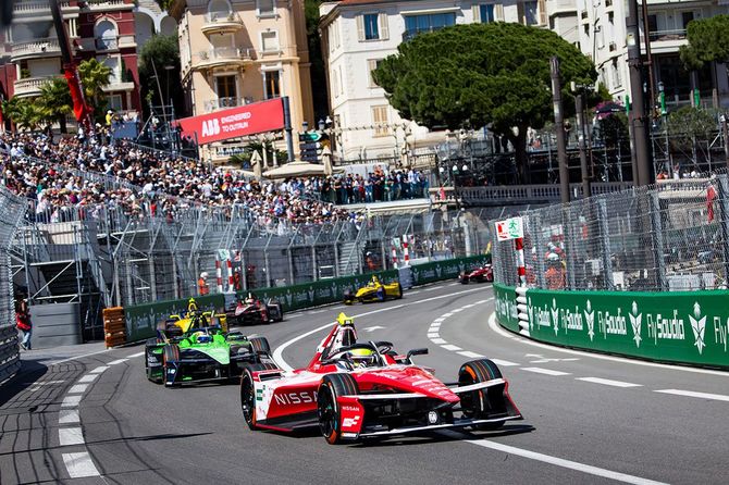 モナコでの2025／26シーズン第10戦の様子。このレースで日産チームは今シーズン初優勝を飾った。