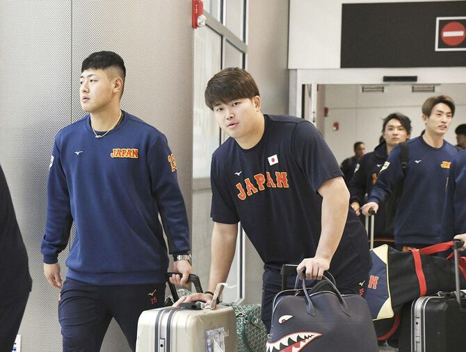 到着した村上、岡本和ら 日本代表がマイアミ入り