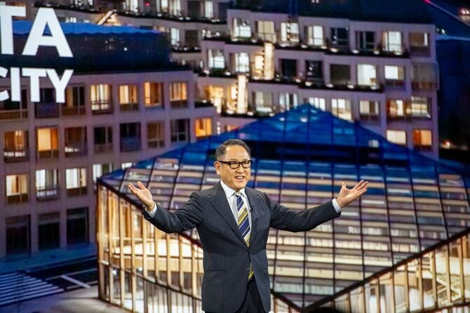 技術見本市CESで講演するトヨタ自動車の豊田章男社長=2025年1月6日、アメリカ、ラスベガス