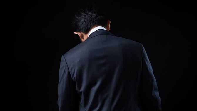 落ち込んでいるビジネスパーソン