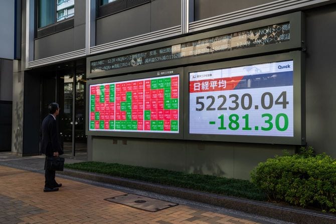 2025年11月の東京証券取引所前