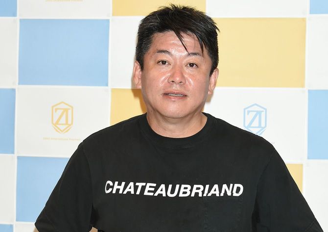 2021年7月13日、東京で行われたゼロ インターナショナル プリスクールの記者会見に出席した堀江貴文氏