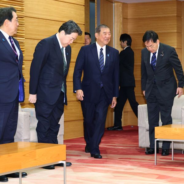 ストア 麻生 太郎 夫人 ドレス