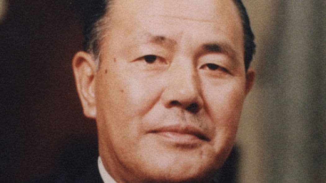 ｢小学校卒の叩き上げ政治家｣が大蔵大臣に…学歴エリートの大蔵官僚を懐柔した田中角栄の"人心掌握術" 誕生日プレゼントという"飴"､左遷という"ムチ"