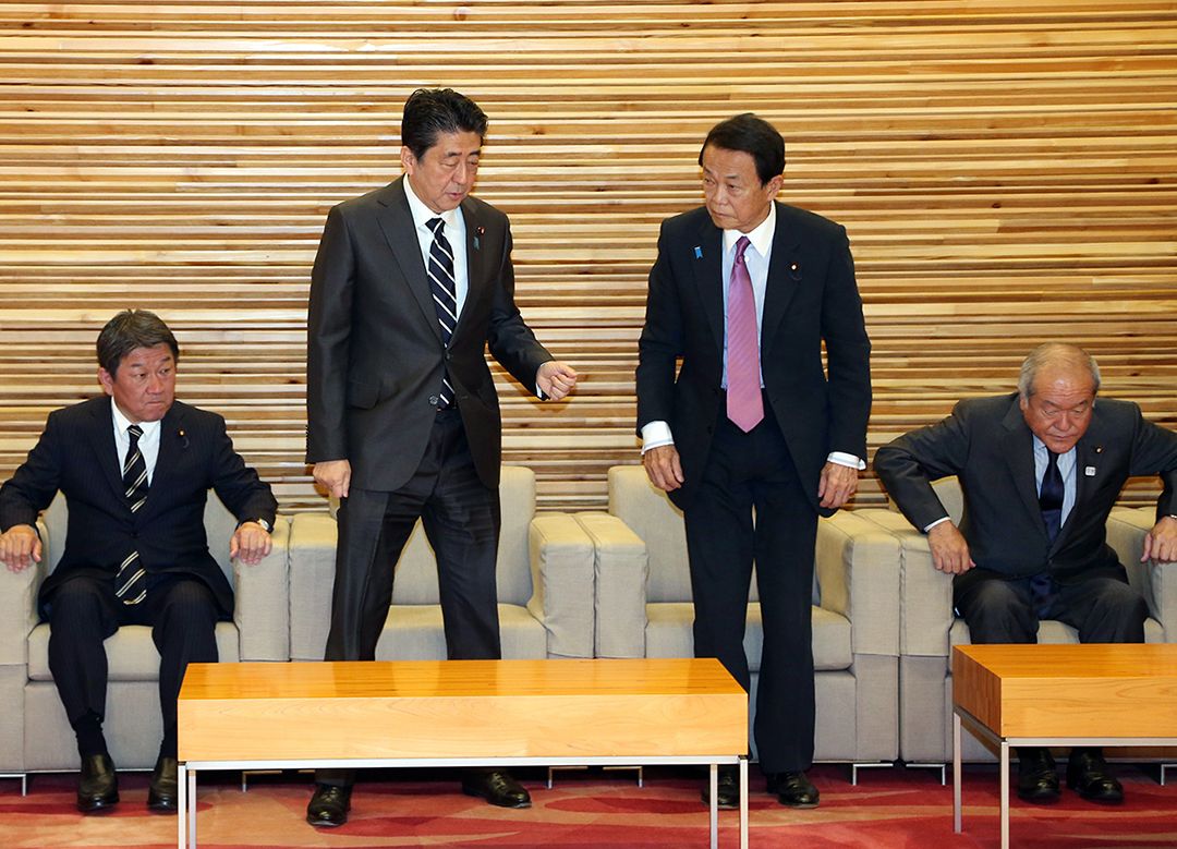 安倍晋三の親友である麻生太郎 着用スーツ同等色 - スーツ