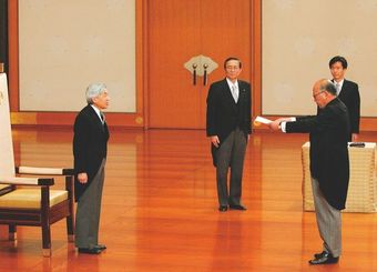 年次の逆転を防ぐ「人事凍結」という処罰
