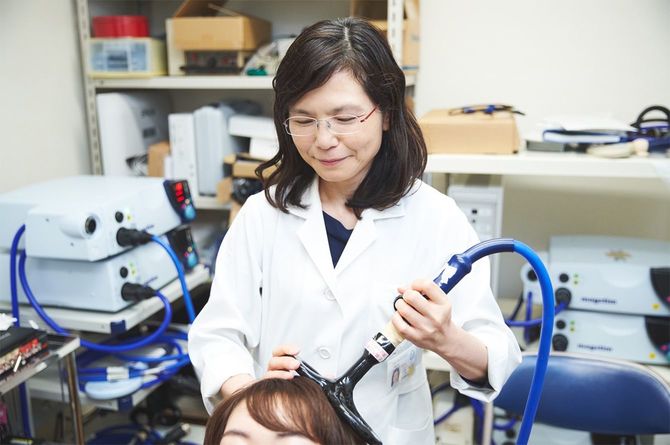 鳥取大学医学部附属病院脳神経内科の花島律子教授。「未知なところが多い分野だからこそやりがいがある」